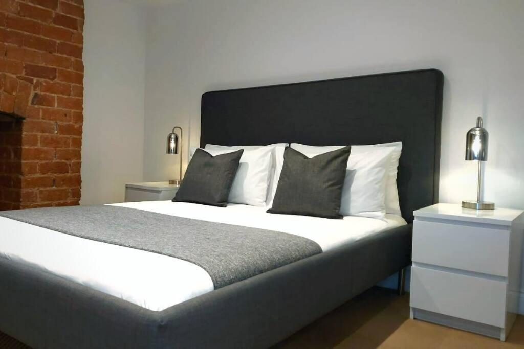 Stylish Apartment In City Centre With Parking Preston  Ngoại thất bức ảnh