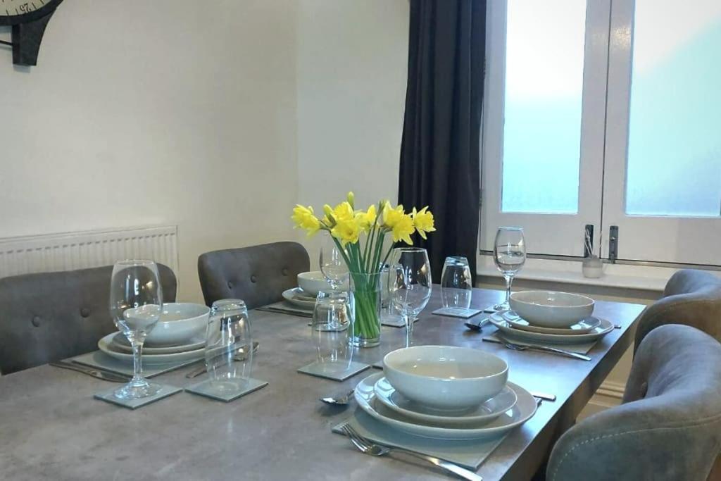 Stylish Apartment In City Centre With Parking Preston  Ngoại thất bức ảnh