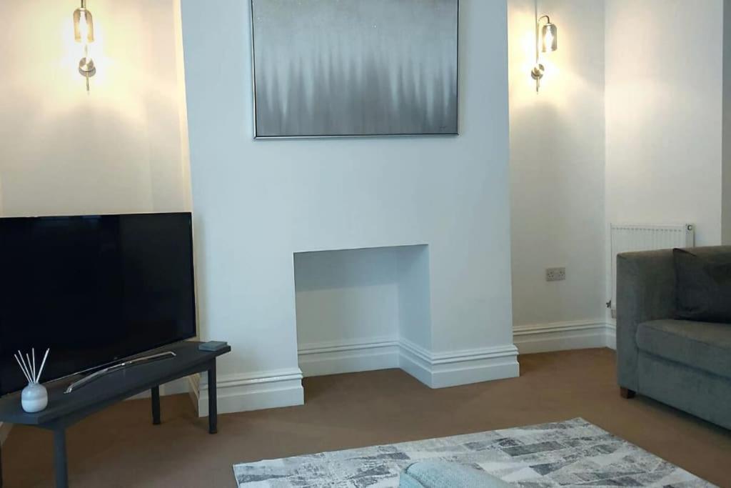 Stylish Apartment In City Centre With Parking Preston  Ngoại thất bức ảnh