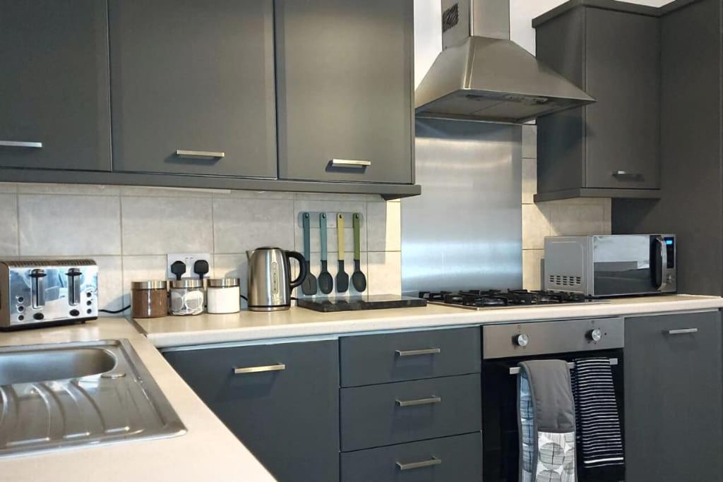 Stylish Apartment In City Centre With Parking Preston  Ngoại thất bức ảnh