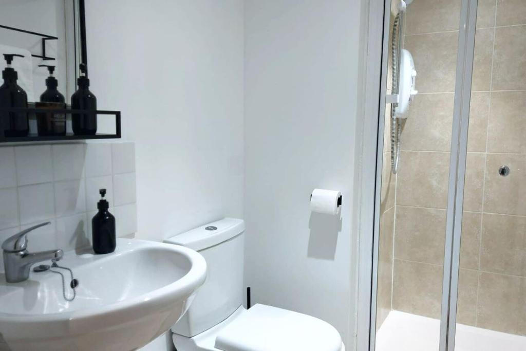 Stylish Apartment In City Centre With Parking Preston  Ngoại thất bức ảnh